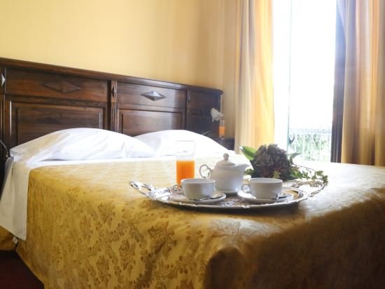 Фото Hotel Damian