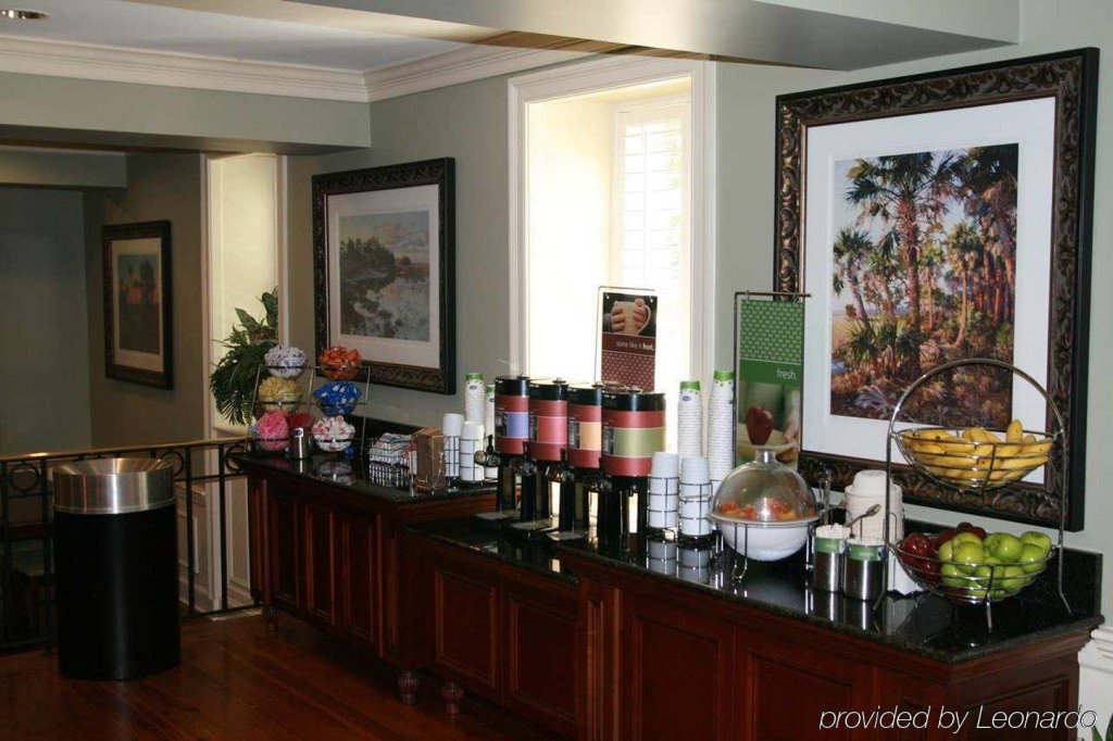 Фото Hampton Inn Charleston-Historic District