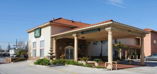Гостиница Mid City Inn and Suites в Дауни