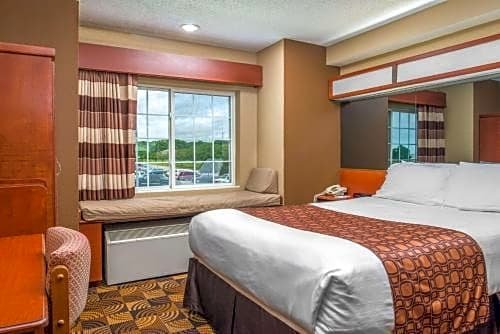 Фото Microtel Inn & Suites by Wyndham Lincoln