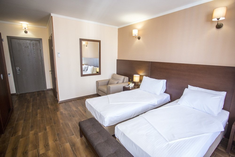 Фото Hotel Corner Inn