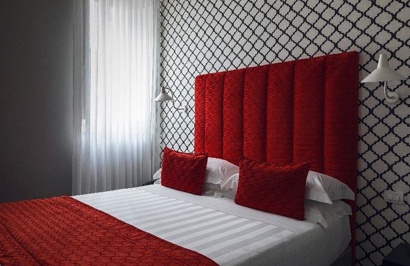 Фото The Telegraph Suites