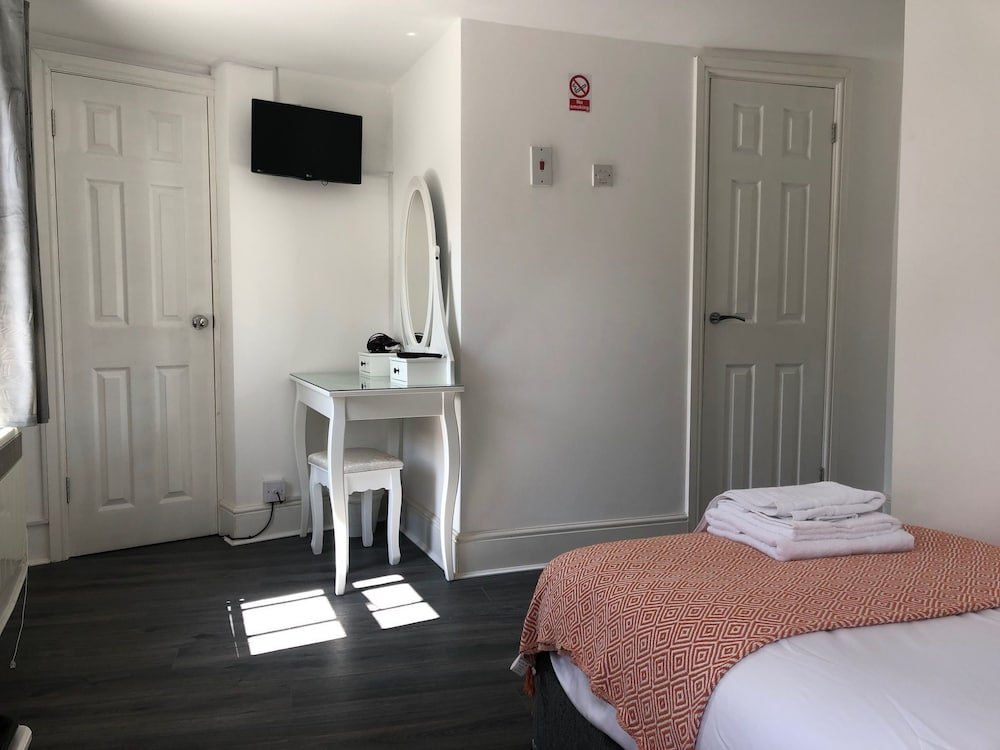 Фото Bexley Village Hotel