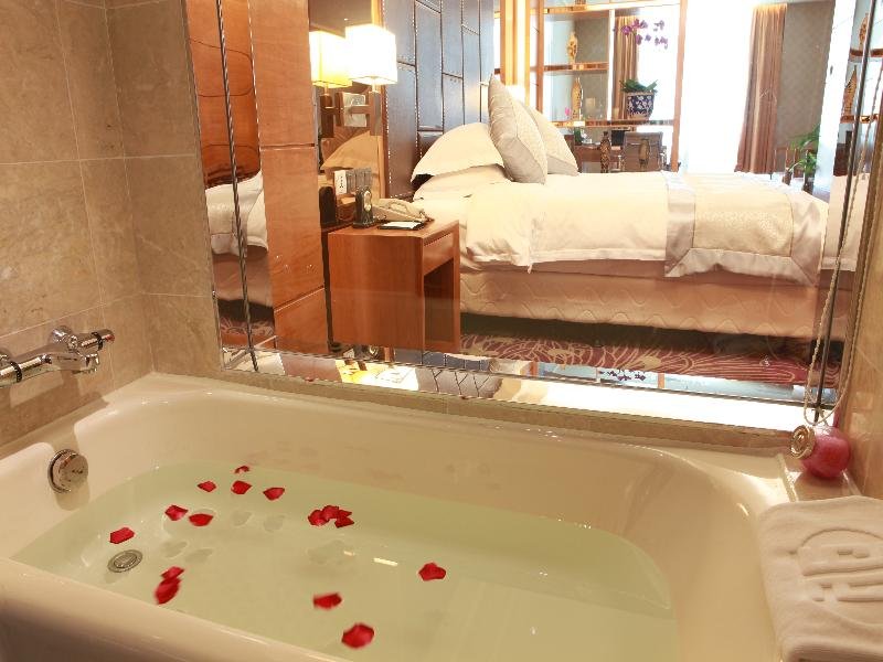 Фото Asia International Hotel Guangzhou