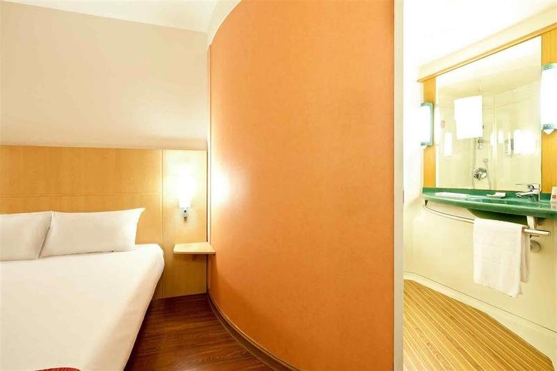 Фото Atour Hotel (Changshu Wanda Plaza Changjiang Road)