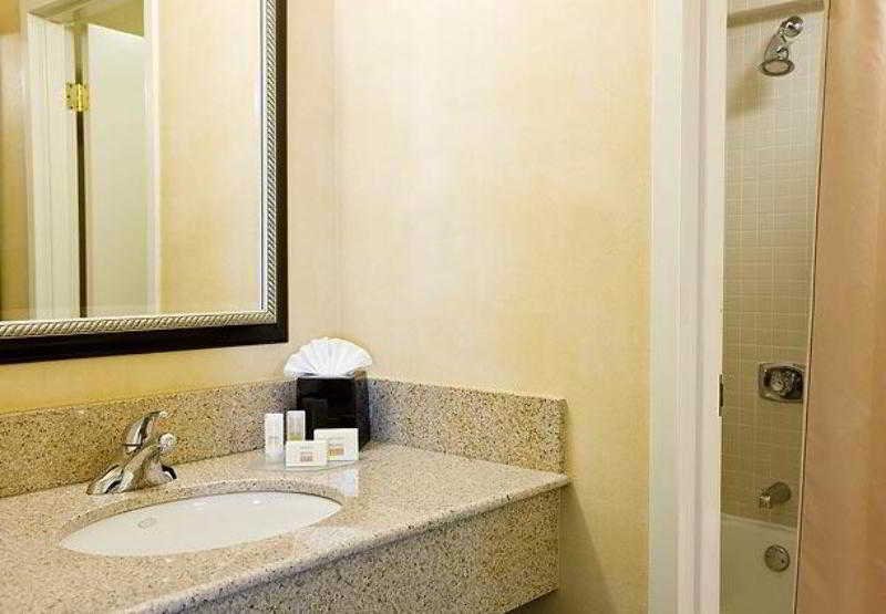 Фото Courtyard by Marriott Denver Central Park