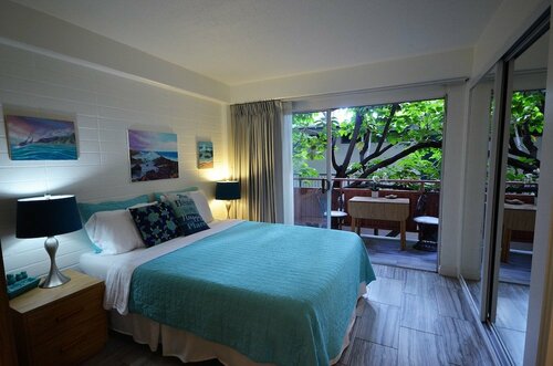 Гостиница Hawaiian King 410 Sleeps 4, Kitchen, Pool hk410-th-pto-00 1 Bedroom Apts by Redawning в Гонолулу