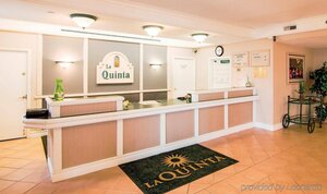 Гостиница Days Inn & Suites by Wyndham Arlington Heights