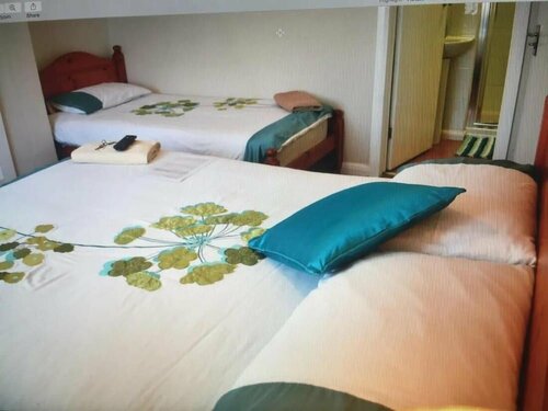 Гостиница Comfortable Family Room With TV, Free Fast Wifi, Sleeps 4 With 1 Bunk Bed в Лондоне