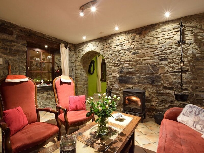 Гостиница Restored Cottage in an old Ardennes Farmhouse