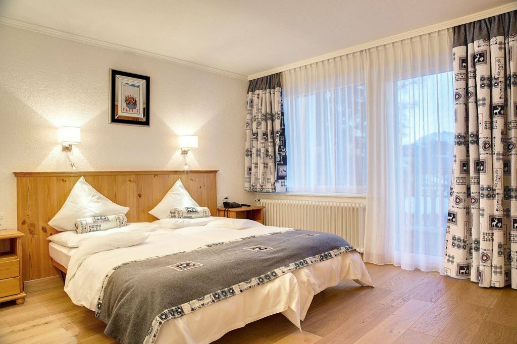 Hotel Ad'Eldorado, Montana, photo