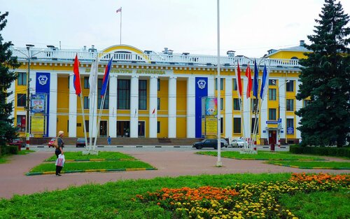 Сказочные персонажи у дк газ старые фото