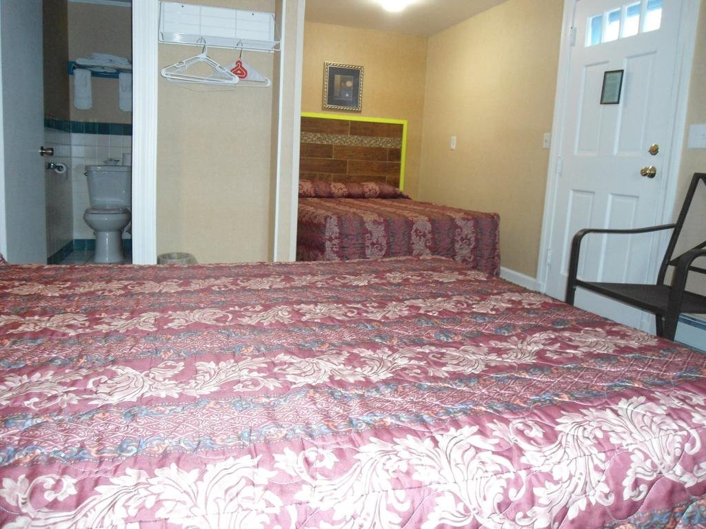 Фото Carleton Circle Motel Falmouth