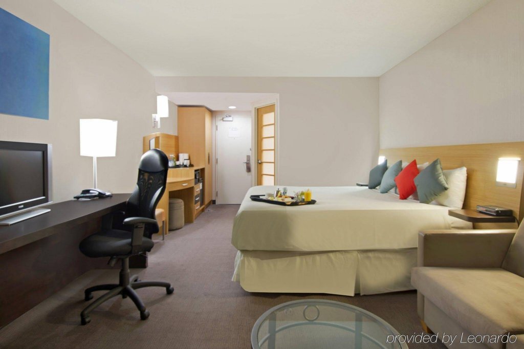 Фото Novotel Montreal Centre