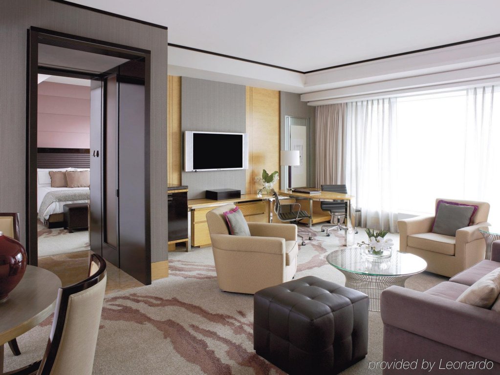 Фото Four Seasons Hotel Hong Kong