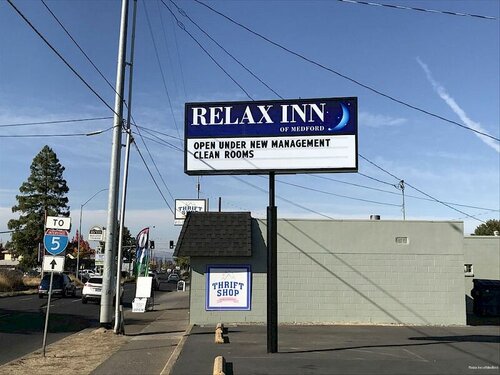 Гостиница Relax Inn of Medford