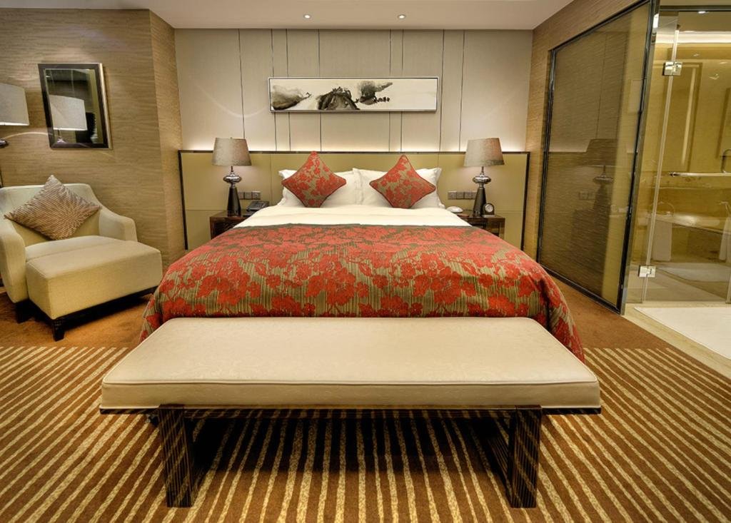 Фото Friends International Hotel