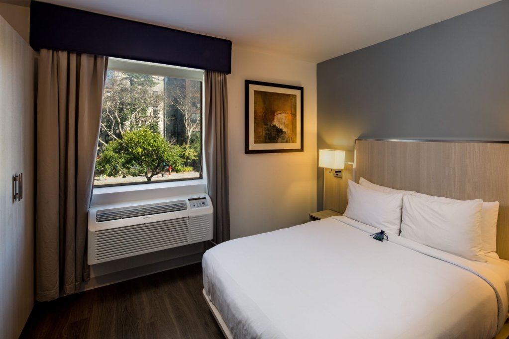 Фото The Gatsby Hotel