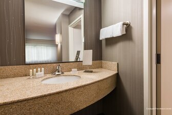 Фото Courtyard by Marriott Providence Lincoln