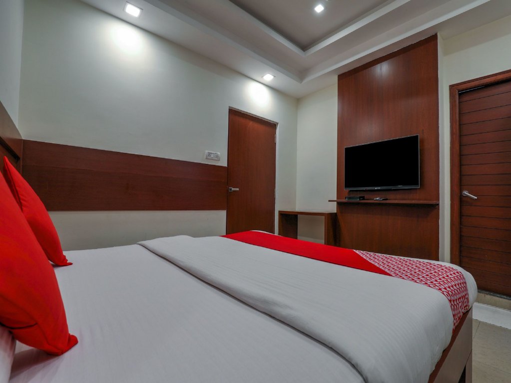 Фото Oyo 16857 Hotel Jp Plaza