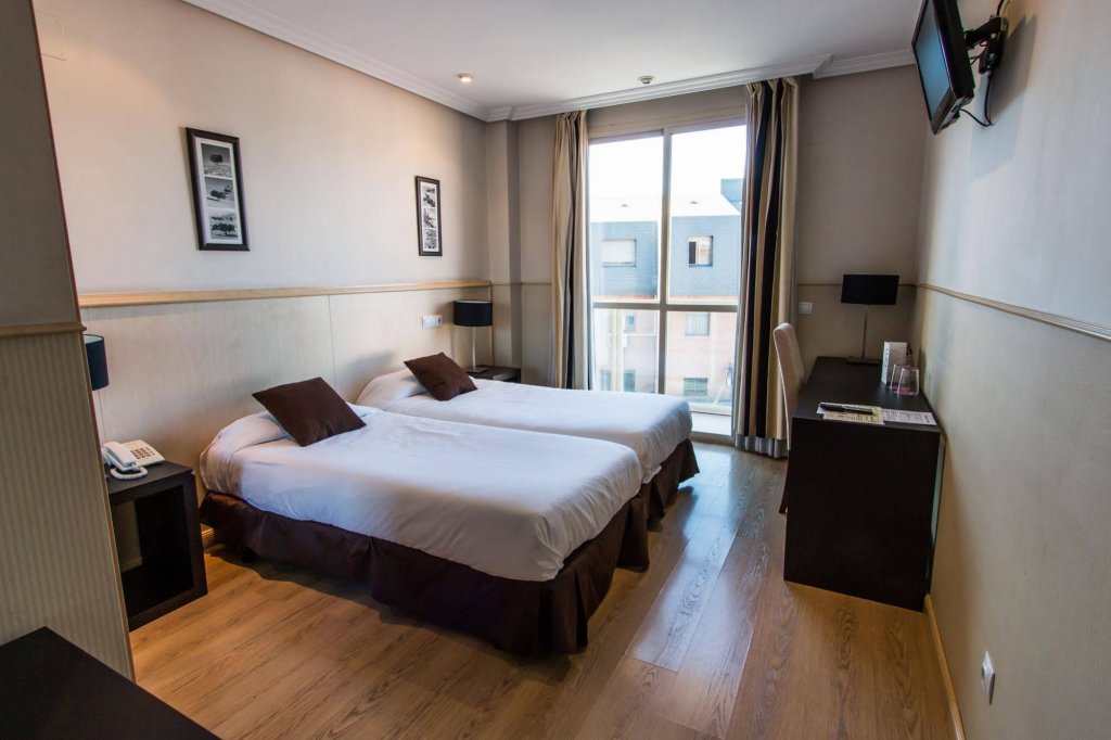 Фото Hotel Suites Feria de Madrid