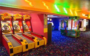 Roll On America (United States, Lancaster, 90 Duval Rd) ، مركز ترفيهي
