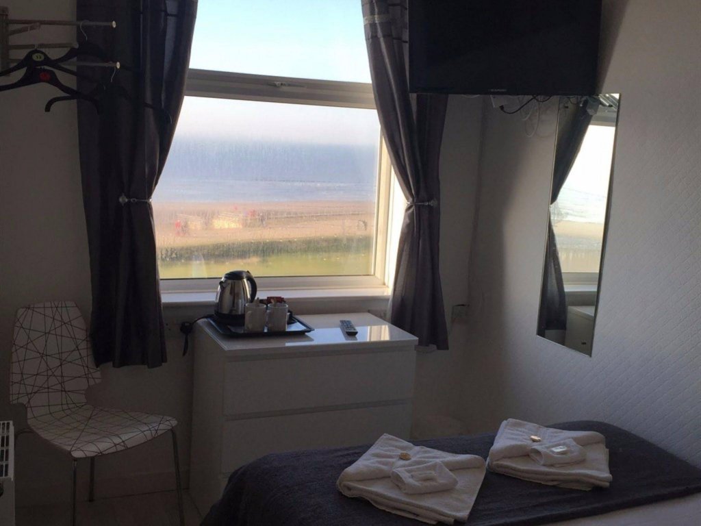 Фото The Sandford Promenade Hotel