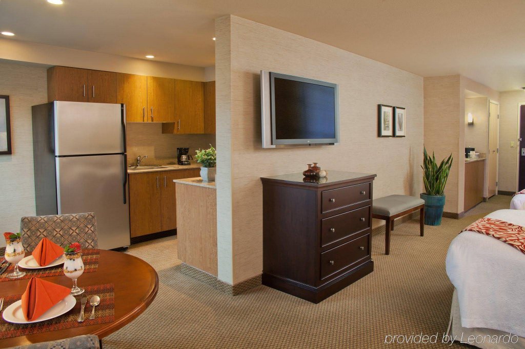 Фото Silver Cloud Hotel Bellevue Eastgate