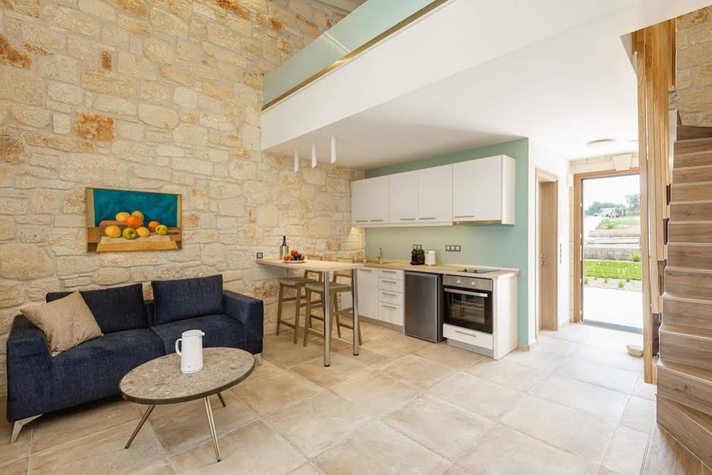 Фото Mint Retreat Suites