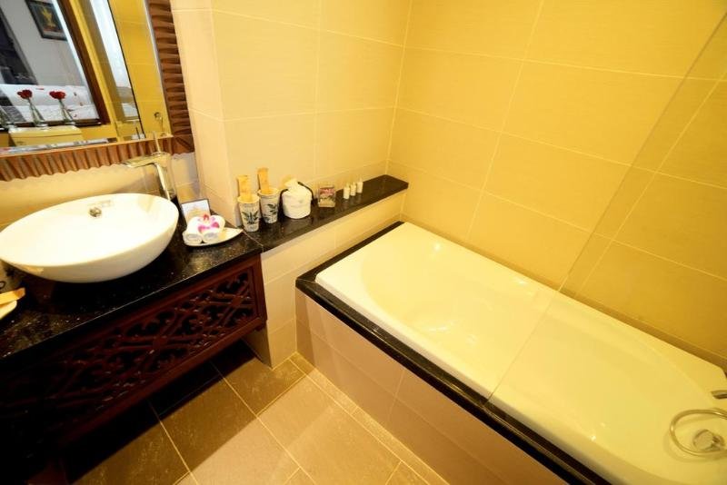 Фото Bespoke Trendy Hotel Hanoi