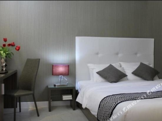 Фото The Luxe Hotel