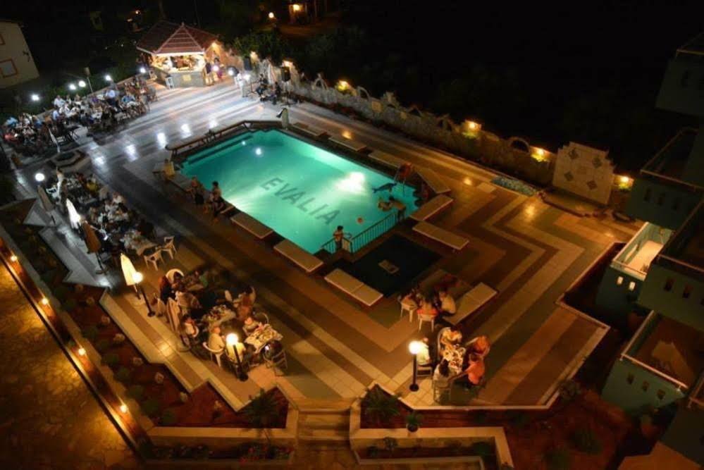 Фото Evalia Apartments