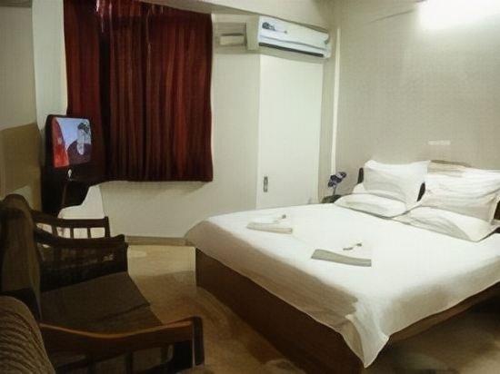 Фото Sri Aarvee Hotels