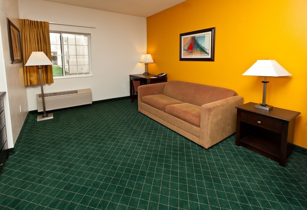 Фото Landmark Inn Fort Irwin