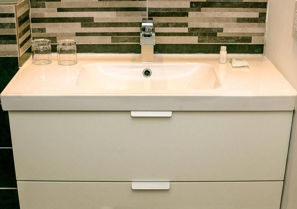 Фото Commodore Suites