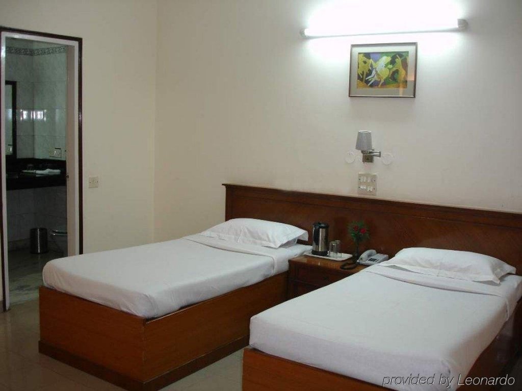 Фото Home@F37 Kailash Colony Metro