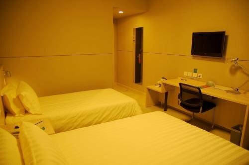 Гостиница Jinjiang Inn Jining Guhuai Road в Цзинине
