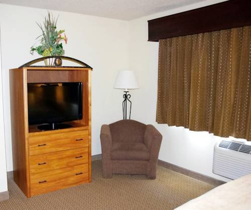 Фото AmericInn by Wyndham Grimes