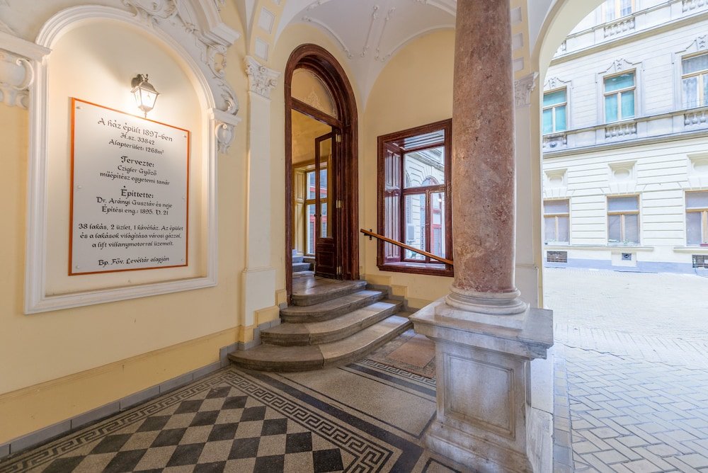 Фото Oasis Apartments - Modern Bauhaus