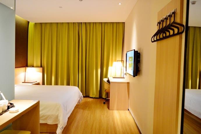 Фото Iu Hotels·Taiyuan Yingze Street Willow Lane