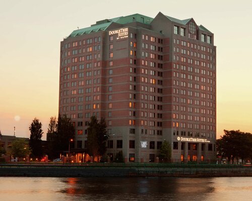 Гостиница DoubleTree Suites by Hilton Hotel Boston - Cambridge в Бостоне