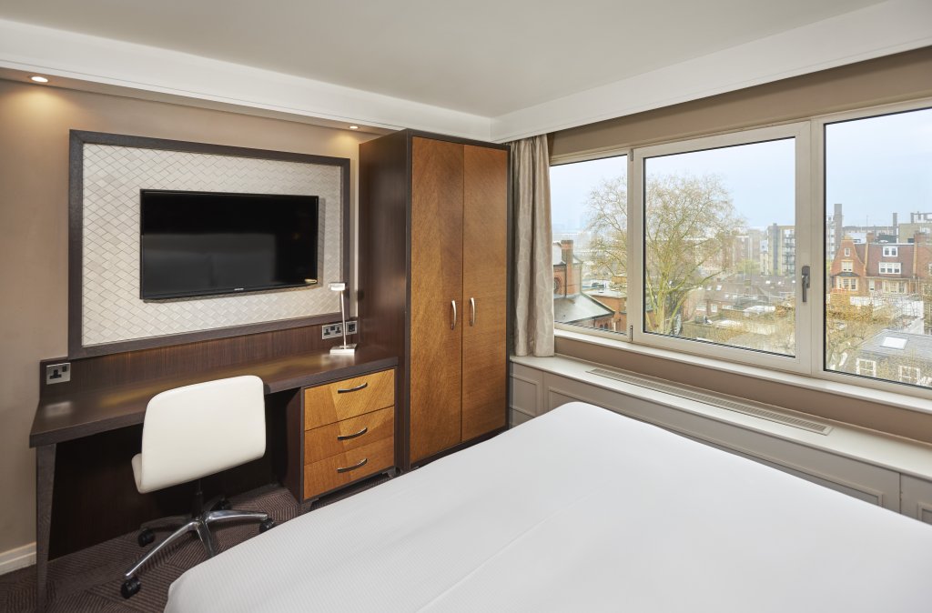 Фото DoubleTree by Hilton London - Hyde Park