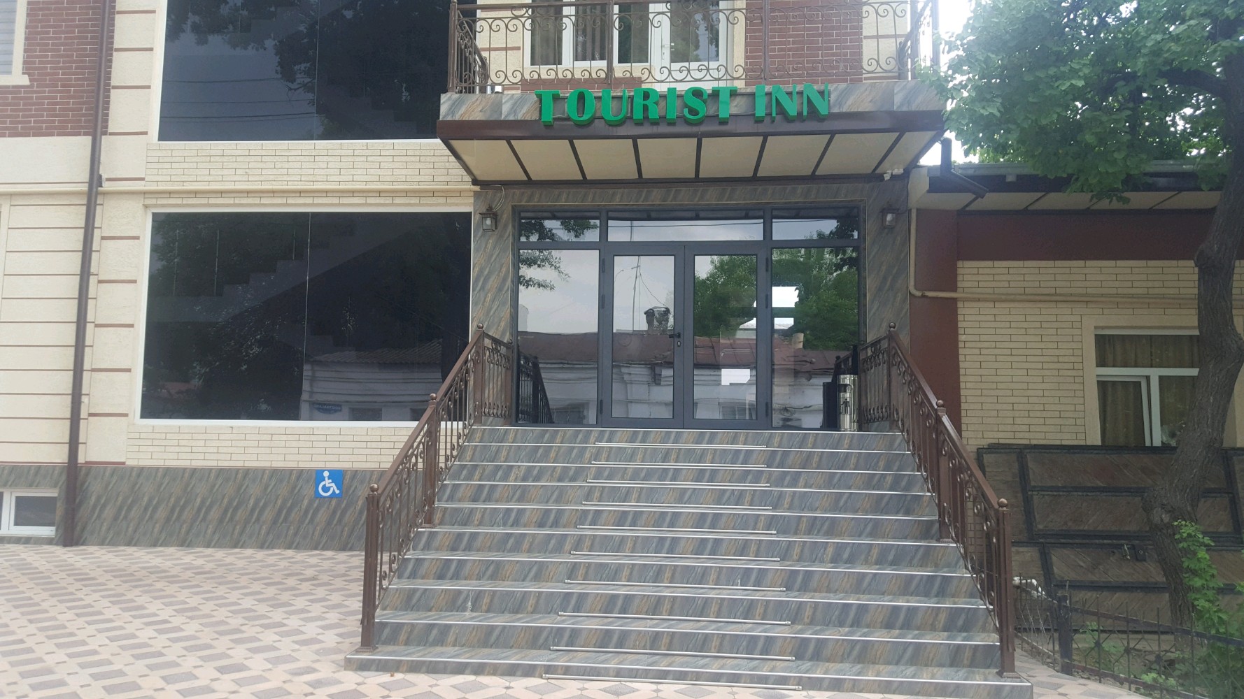 Фото Tourist Inn Hotel