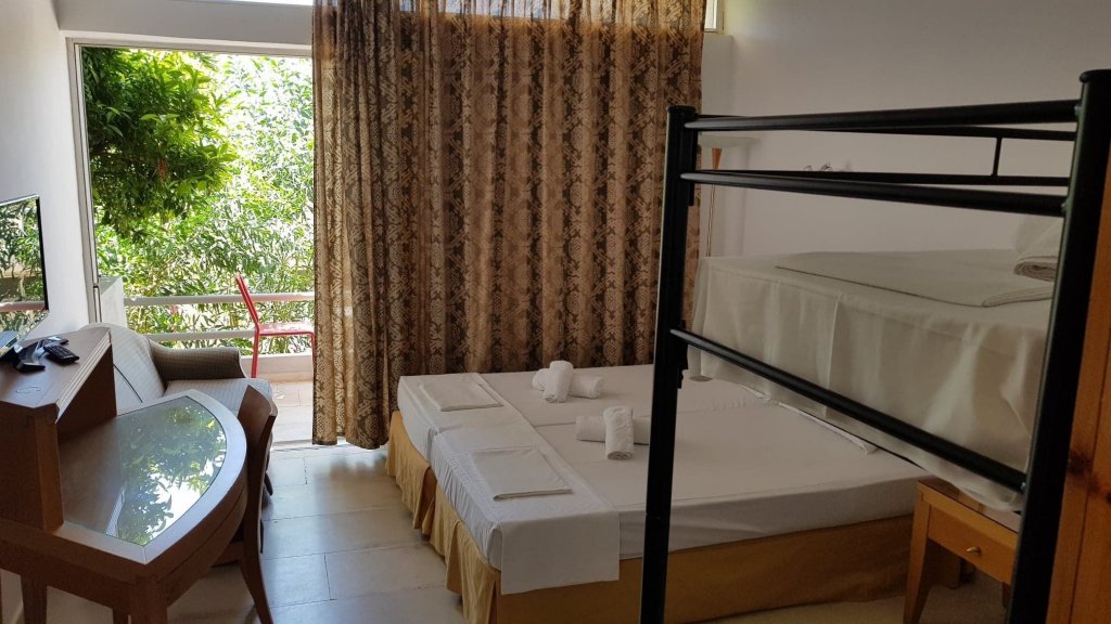 Фото Plataria Seaside Resort