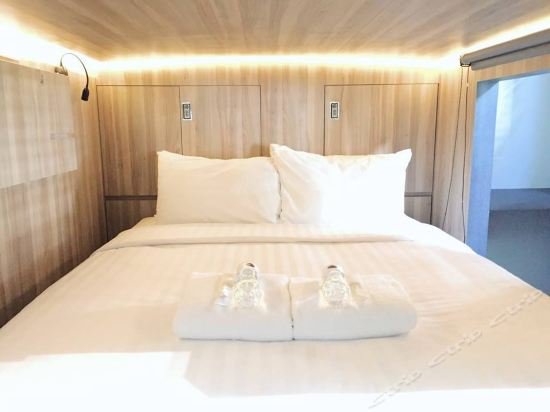 Фото CUBE Boutique Capsule Hotel in Kampong Glam