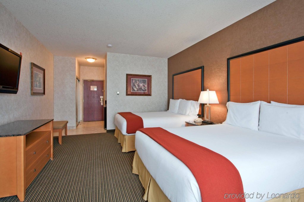 Фото Holiday Inn Express Hotel & Suites Calgary S-Macleod Trail S, an Ihg Hotel