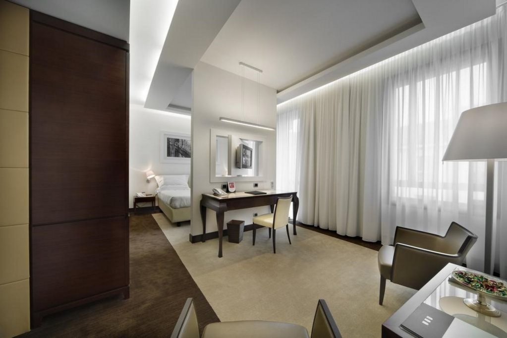 Фото UNAHOTELS Cusani Milano