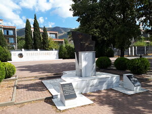 Морякам торпедных катеров погибшим в битве за Кавказ (Krasnodar Territory, Gelendzhik, Primorskiy bulvar), monument, memorial