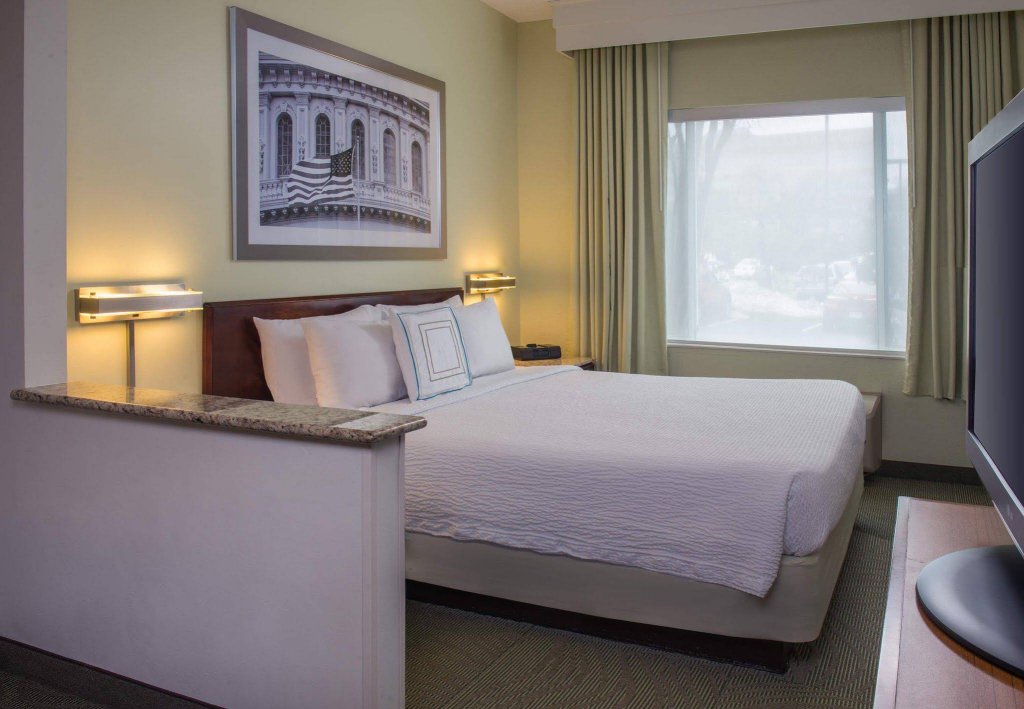 Фото SpringHill Suites by Marriott Herndon Reston