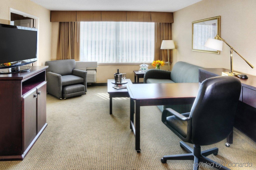 Фото Radisson Suite Hotel - Toronto Airport